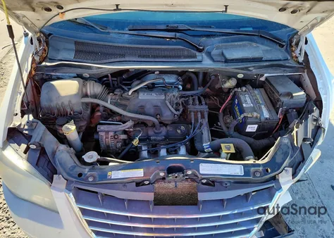 2010 Chrysler Town & Country Touring from USA, damaged, VIN 2A4RR5D1XAR189660